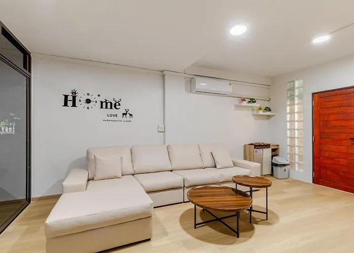 Cozy 5-Story House, 2 Mins Walk Bts, Bkk