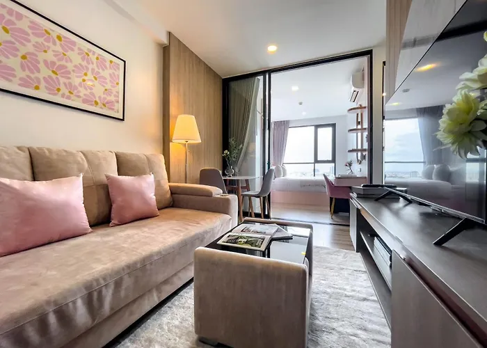 Near Bts Bearing L Rooftop Pool And Gym