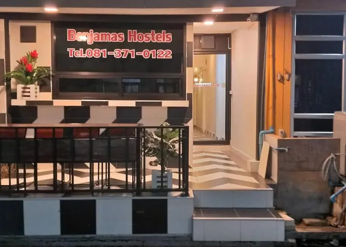 Benjamas Hostels