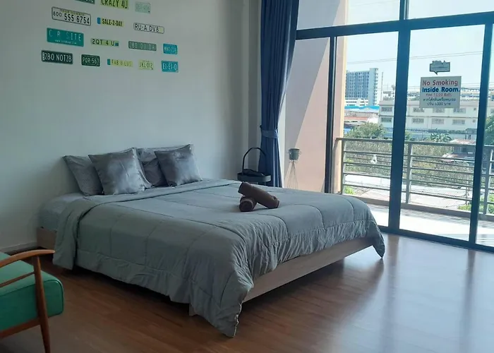Sleepy-Homey Don Mueang Airport Hostel