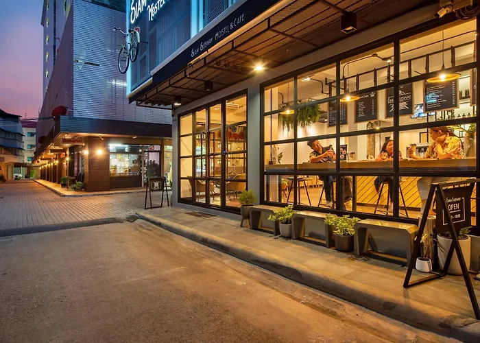 Siam Subway Hostel And Cafe