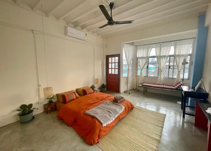 Baan Khaosoi - Private Room In A Rooftop Hostel 3Rd Floor