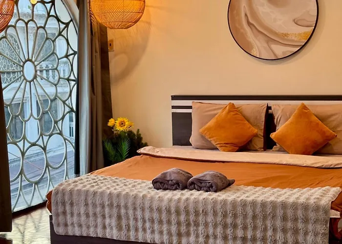 Private House 3 Suite Beds + Double Beds In Heart Of Phromphong