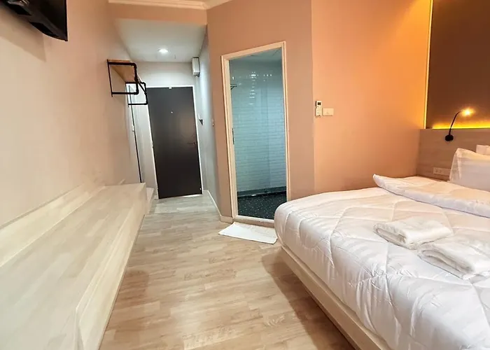 Luck Hotel Huai Khwang Mrt Ratchada