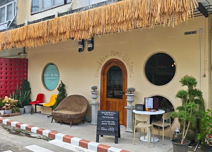 Bangkhunnon Station Hostel