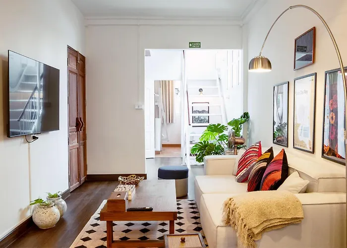 Via Baan Sathorn, City-Center Apartment With Private Rooftop Near Bts