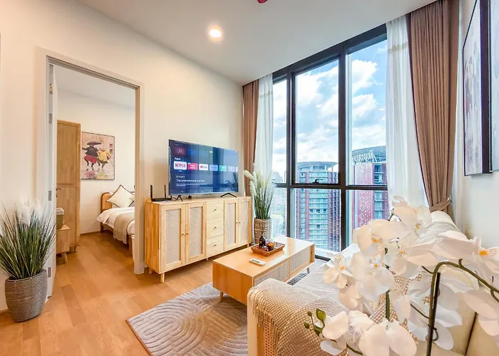 Bangkok High-Floor Luxury Suite 2 Bedrooms 2 Bathrooms King & Queen Bed Sky Pool Heart Of Siam District 曼谷高层奢华套房 两卧两卫 特大床 大床 无边泳池 坐落暹罗商圈核心