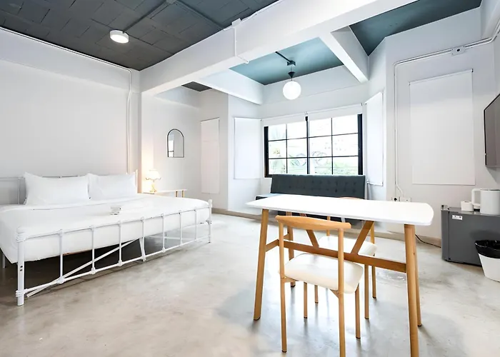 Yellow Place Sukhumvit Soi 2 - เยลโล เพลส สุขุมวิทซอย 2