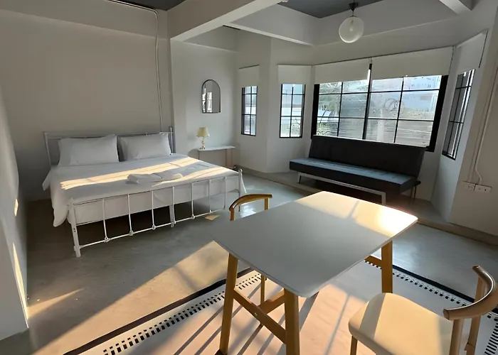 XX Yellow Place Sukhumvit Soi 2 -เยลโล เพลส สุขุมวิทซอย 2