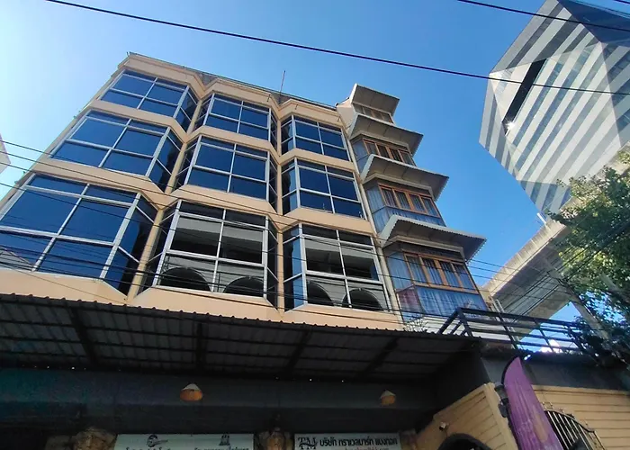 Pratunam Family House