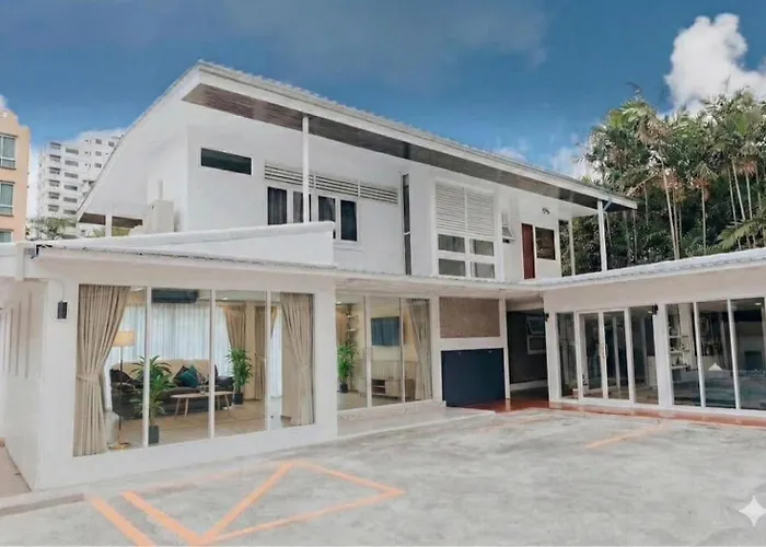 Stay Ekkamai - Private Pool Villa, Central Bangkok