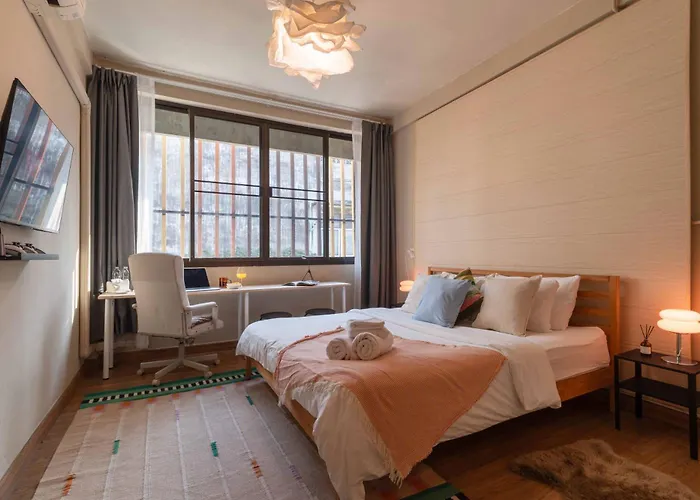 Walk2Bts, Kingbed, Fastwifi, Freelaundry, Netflix
