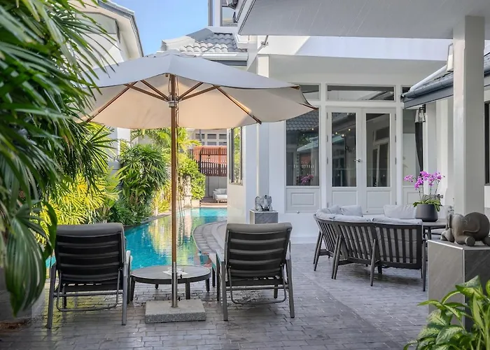 Thong Lo Private Pool Villa In Center Of Bangkok