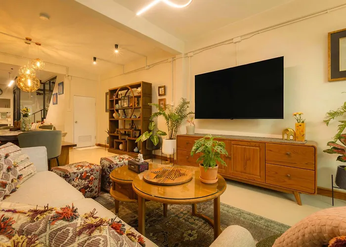 Oasis Thai Teak Home In Sathorn