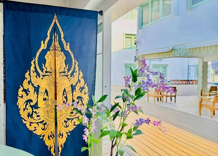 Easy Monday Capsule Bed And Traditional Thai Bath