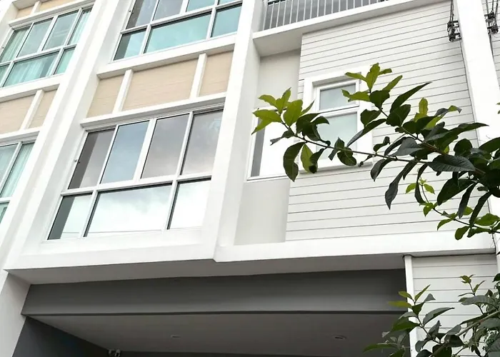 Private Home Near Airport Only 20 Minutes To Downtown