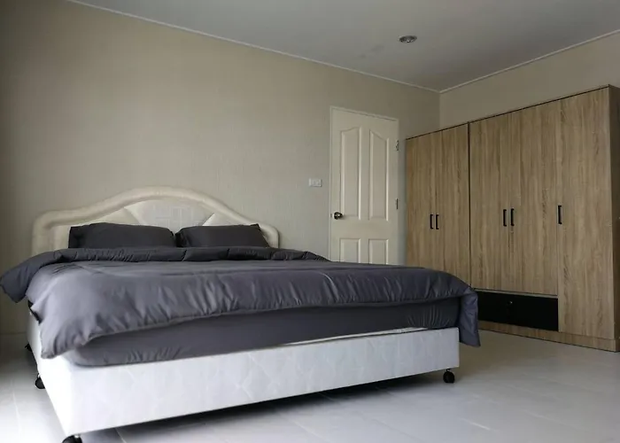 Bkk 2 Bedroom Apt Near Sathon Iconsiam Firework View