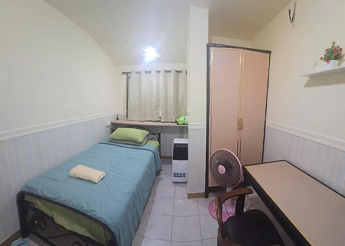 114 Boutique Style Air Con Apartment With Free Wi-Fi