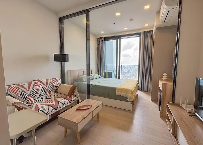 Near Central Rama 9 With Balcony, Pool, Gym & 5M To Mrt