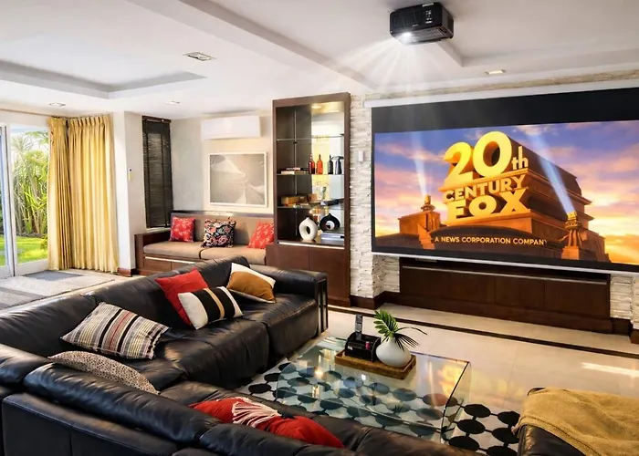Low-Rise House For Groups Near Bts & Emdistrict For Spacious Cozy Stay