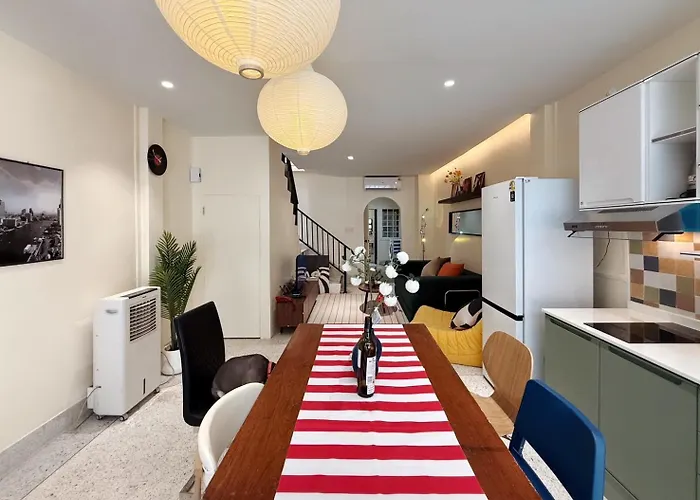 Mid Century Modern Townhouse Near Jatujak Park 3 Bed 2 Bath With Bathtub