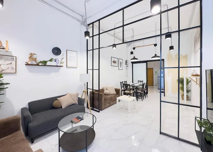 200M To Chinatown Yaowarat Entire 3-Floor Home 5 Bedrooms Characteristic Old Neighborhood Great For Groups