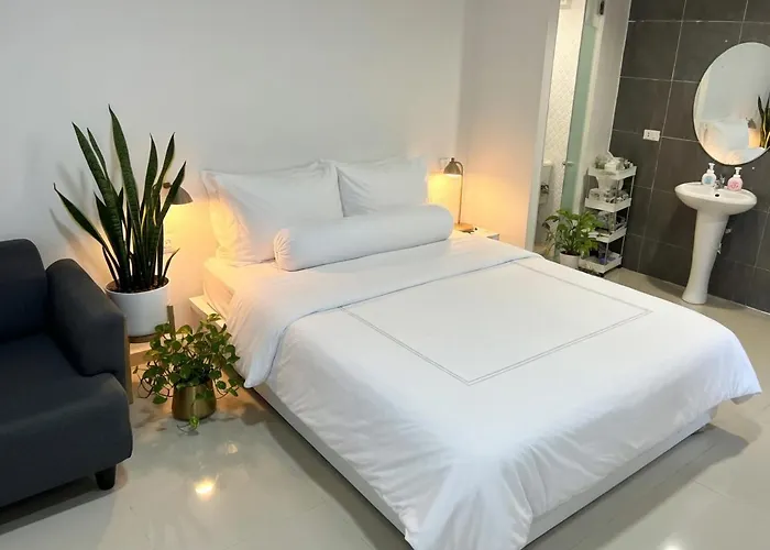 Coco City Jacuzzi 1-Airport City Access