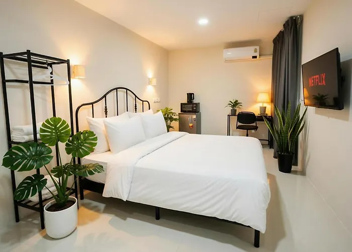 Quiet Retreat Near Airport & City Access