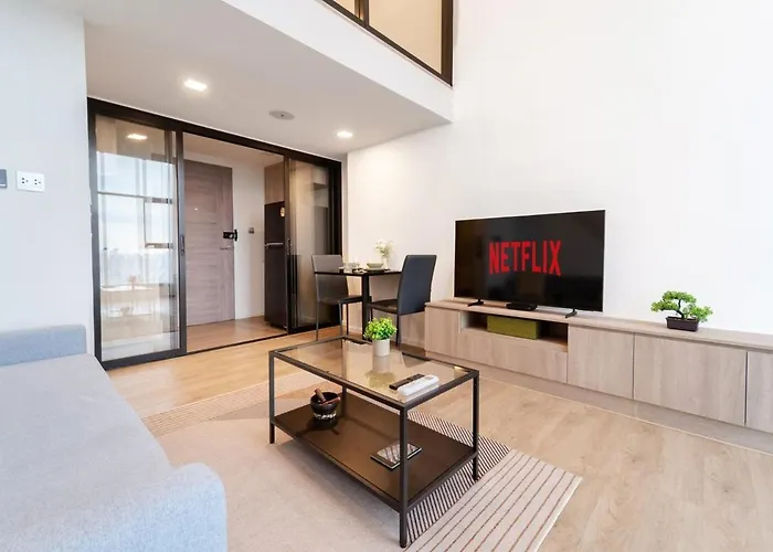 Bright Duplex Panoramic Views Rooftop Pool & Gym