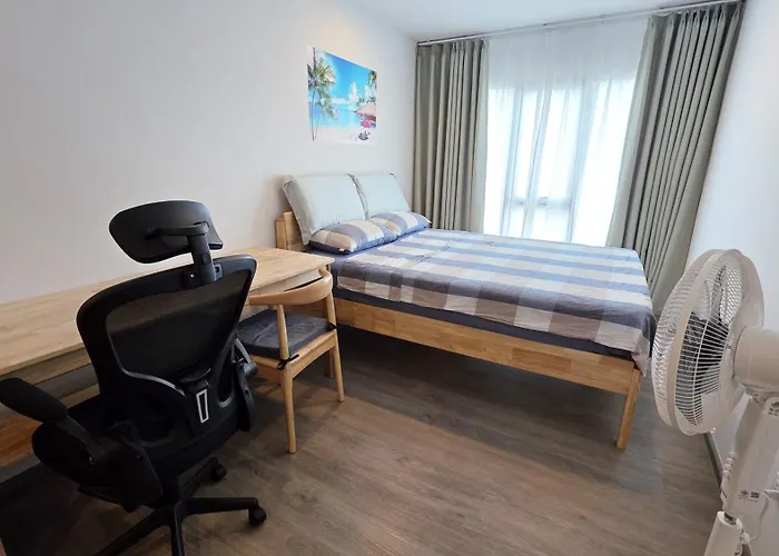 A3508 Monthly Condo Skytrain Minutes Away Full Kitchen And Bath!