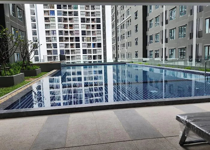 A2534 Monthly Condo Skytrain Minutes Away Full Kitchen And Bath!