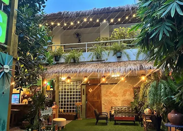 The Oasis On 8 Cozy Homestay & Cafe