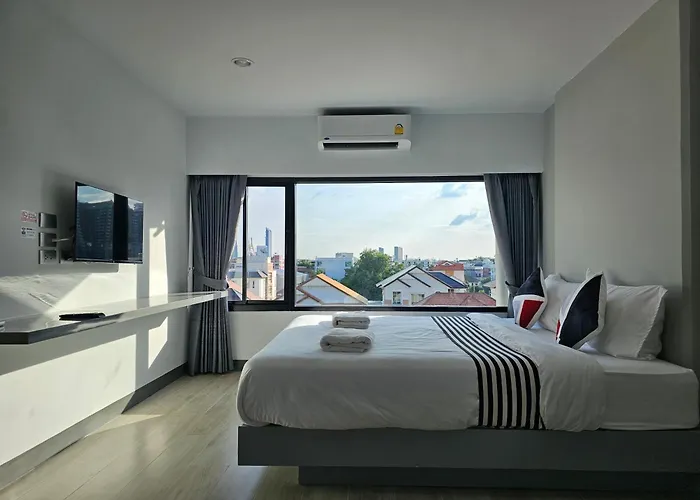 โรงแรมแอเรียเพลส สาทร