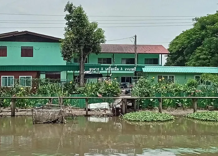 Baan Chaiy Khong บ้านชายคลอง