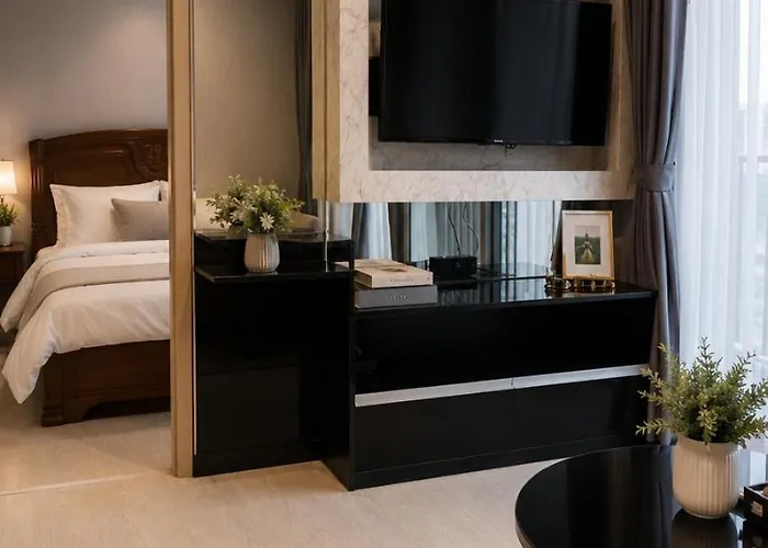 Luxurious Downtown Apartment