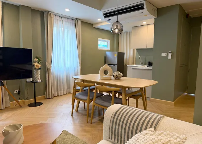 Whole Floor, 3 Bed 3 Bath, 1 Min To Bts Prompong