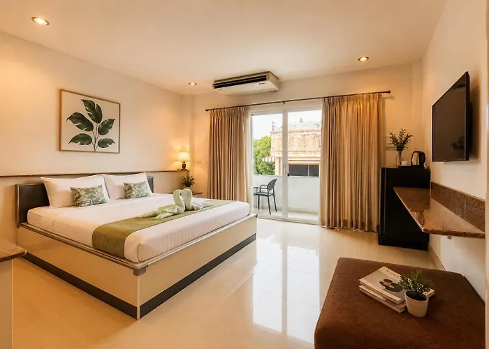 Ree- Riverside Hotel