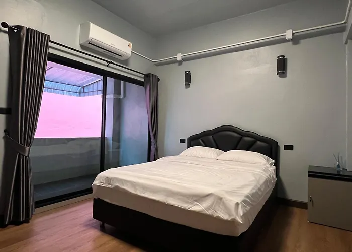 Apartment Near Khlong Bang Luang