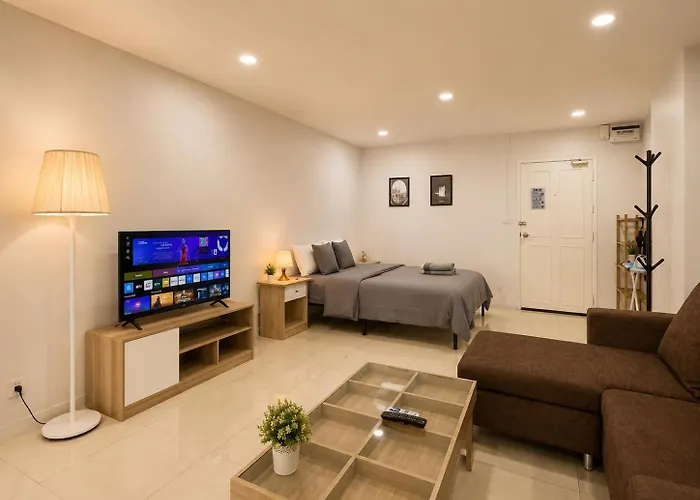 High-Rise 2Br 2Bath Near Bts Family Stay