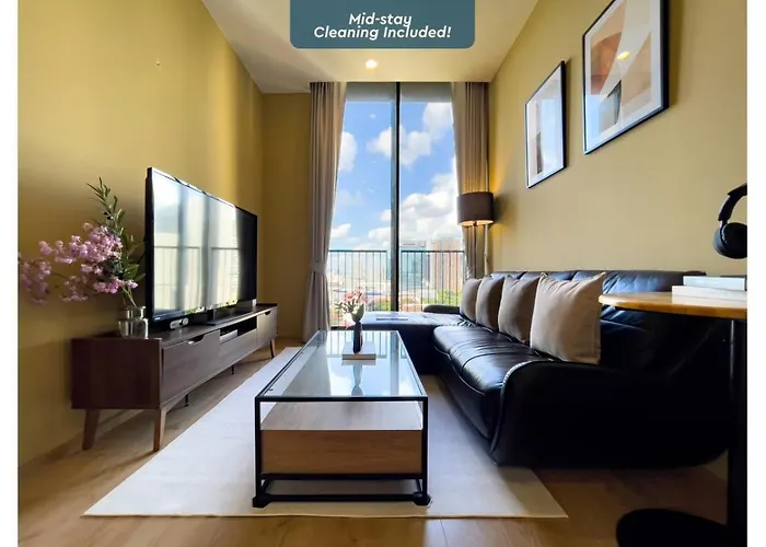 Near Bts L Large 50 Sqm L Luxury Facilities L Rooftop Pool