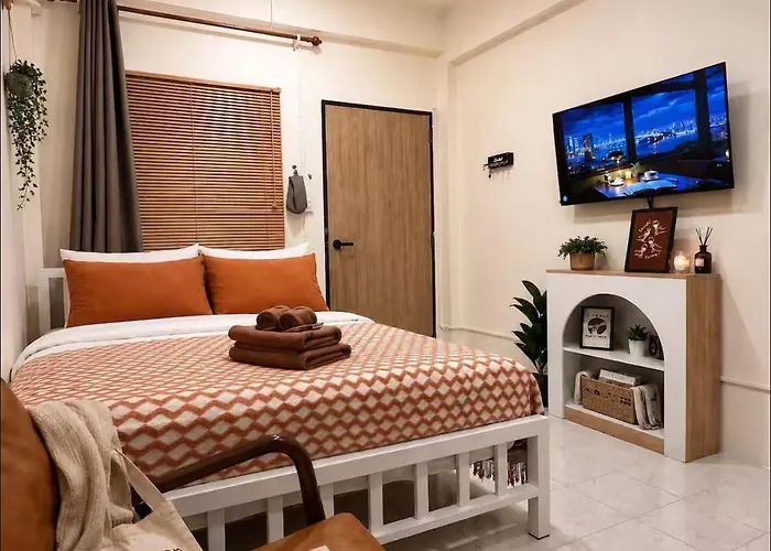 Tiny Cozy Room - Wat Arun