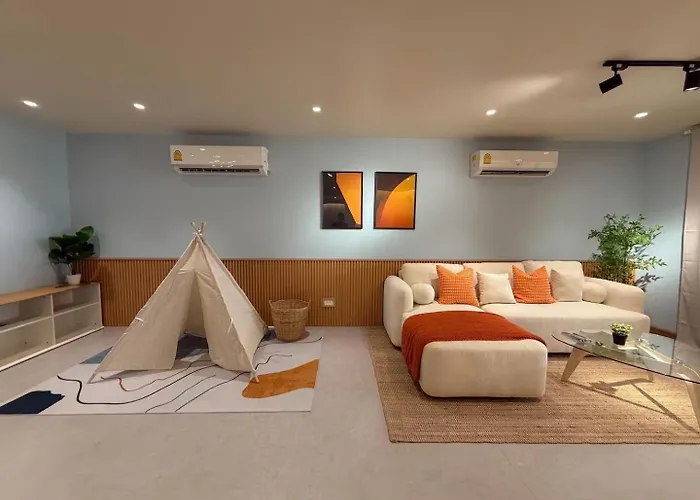 New Asok Grand Family 4Br Home L Walk To Bts,Mrt L 10 Guests L Parking L Open April 2026
