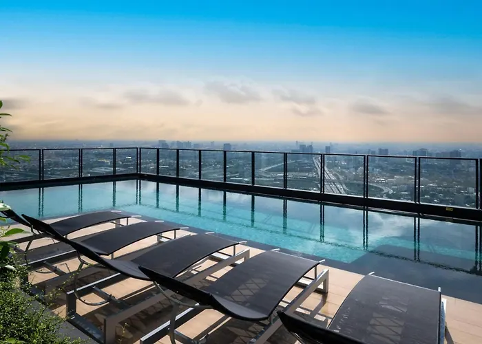5 Star Luminous Sukhumvit Infinity Pool Gym Sauna