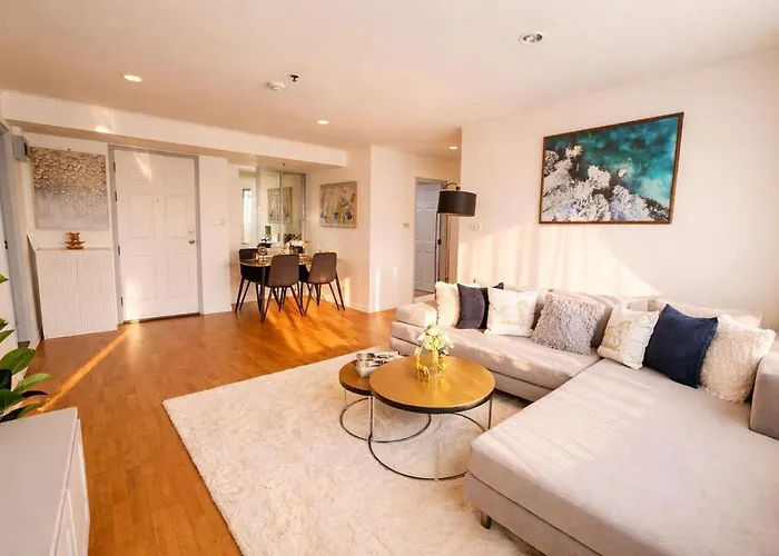 Spacious & Bright Apartment - Pool & Gym