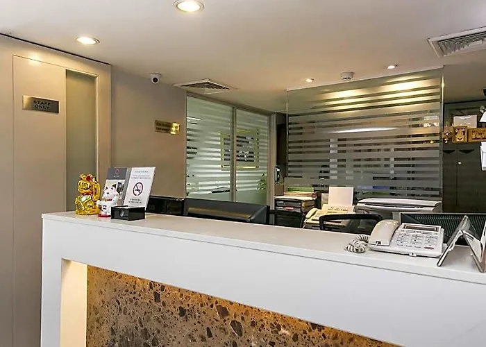 24 Inn At Bts Phrom Phong