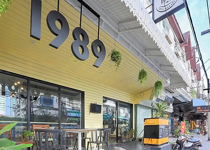 1989 Hostel & Cafe