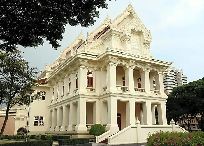 24 Degree Hotel & Hostels