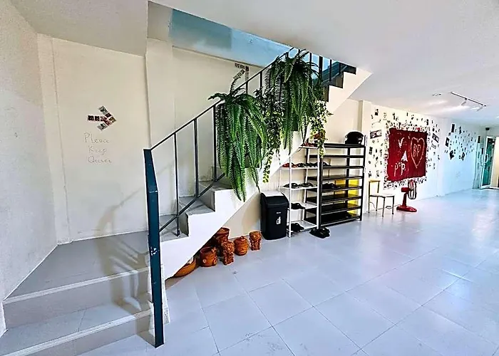 Momoya House