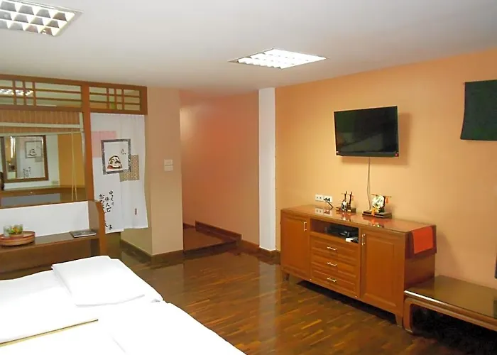 B.S. Court Hotel