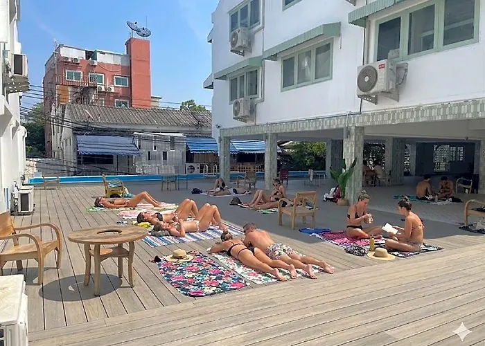 Easy Monday Khaosan Hostel